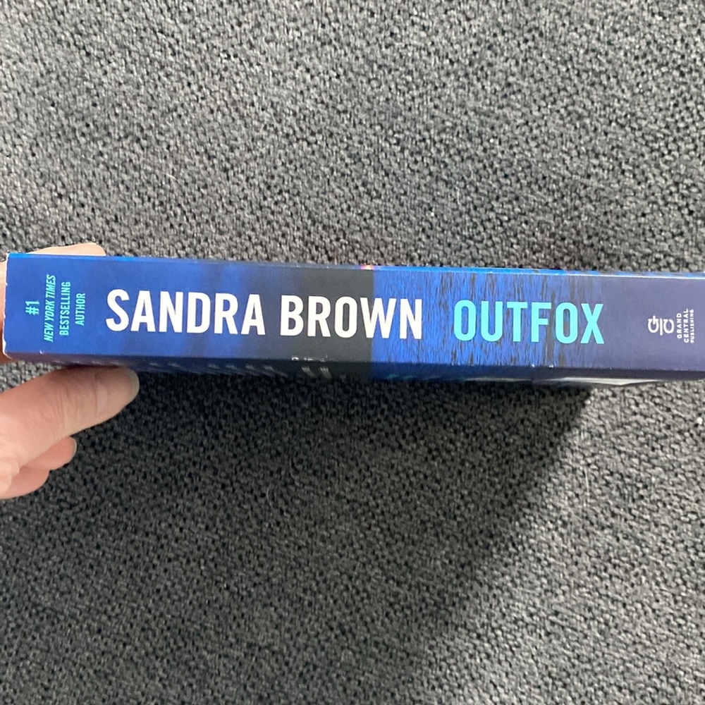 Sandra Brown 'Outfox' Novel - Picture 4 of 9